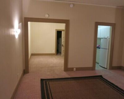 Spacious 1 Bedroom Apartment The apartment is located upstairs on the top level of a commercial building on Main Ave Secure building locked 24/7 New paint Off street parking All utilities included in rent including Wi-Fi Previous rental history required Credit check background check & employment varication required. No pets no smoking no loud noise no felons $730 per month $700 deposit If this ...