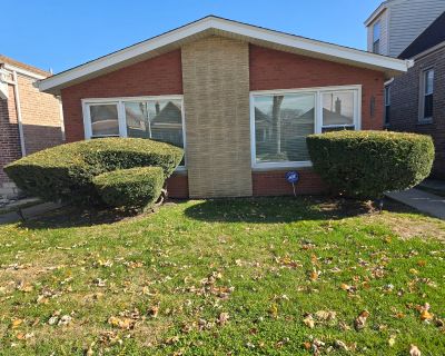 3 Bedroom 1BA 1275 ft Single Family House For Sale in Chicago, IL