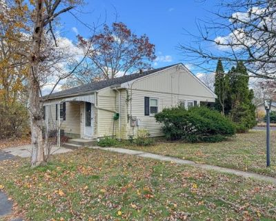 3 Bedroom 1BA 1112 ft Single Family Home For Sale in FREETOWN, MA