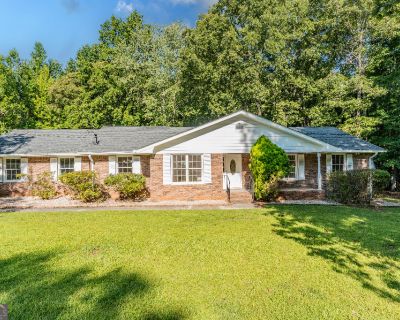 3 Bedroom 2BA 1897 ft Single Family House For Sale in Fayetteville, GA