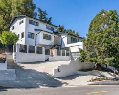 3 Bedroom 3BA 2,350 ft Pet-Friendly House For Rent in Los Angeles, CA