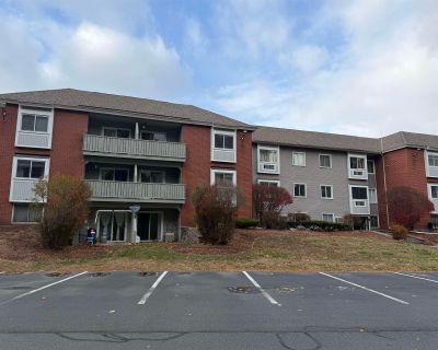 2 Bedroom 1BA 952 ft Condo For Sale in Salem, NH