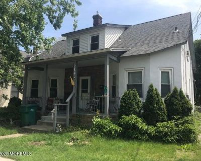 5 Bedroom 2BA 1927 ft Apartment For Sale in Hazlet, NJ