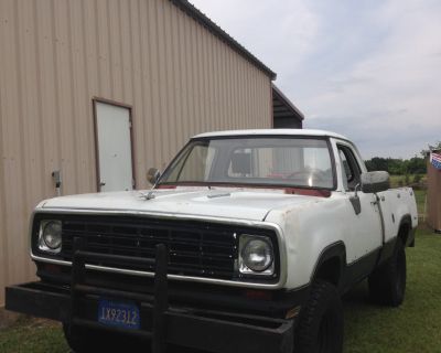 1974 DODGE 1/2TON 4 WHEEL DRIVE