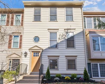 3 Bedroom 2BA 1860 ft Townhouse For Sale in Manassas, VA