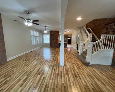 6712 McPherson Blvd.. You'll enjoy Pittsburgh's cool historic buildings, diehard sports fans and laid-back attitude. On-site laundry Patio / balcony Granite counters Hardwood floors Dishwasher Pet friendly Unit Amenities air conditioning ceiling fan dishwasher extra storage garbage disposal granite counters hardwood floors microwave oven patio / balcony range refrigerator walk in closets recent...