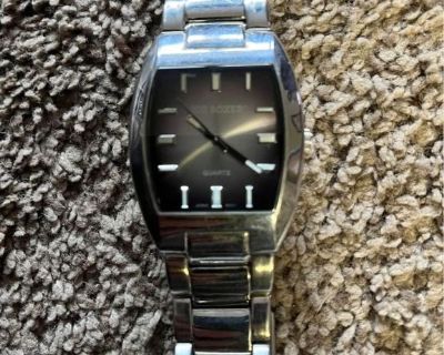 Nice Joe boxer watch.
Condition: Like New.

Cash in pick up only.
New Lenox, IL near Laraway and Schoolhouse.