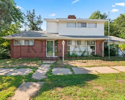 4 Bedroom 2BA 1866 ft Pet-Friendly Apartment For Rent in Wichita, KS