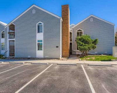 2 Bedroom 1.5BA 1061 ft Pet-Friendly Apartment For Rent in Denver, CO