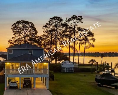 4 Bedroom 3BA 2970 ft Furnished Pet-Friendly Single-family home For Rent in Niceville, FL