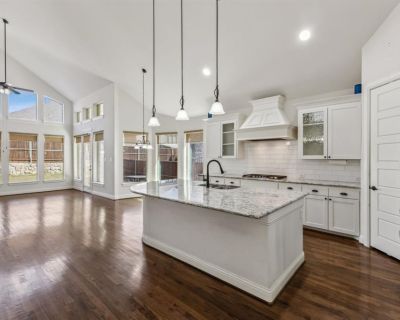 5 Bedroom 4BA 3185 ft Single Family House For Rent in McKinney, TX