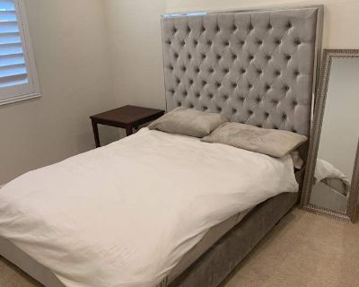 Available on: now. Furnished. Parking available * Internet included * LGBTQ+ friendly * Students welcome * 40+ years welcome. -Located in Manteca, CA. Well established and safe neighborhood. -Close to 99/120/I5. -Private unit with private entrance -ENTIRE 2 car garage -One bed, one bath -Full kitchen and laundry -Wifi and all other utilities included. -No smoking, drugs, or pets. -$1000 deposit...