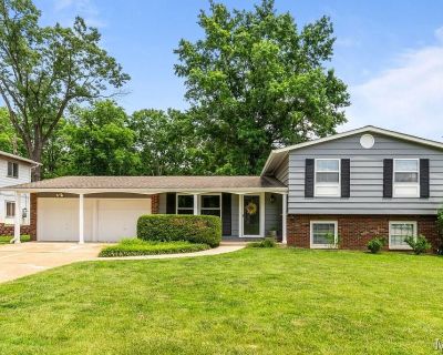4 Bedroom 3BA 1739 ft Single Family House For Sale in Ballwin, MO