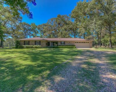 4 Bedroom 2BA 1700 ft Single Family House For Sale in Benton, LA