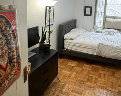 Pet friendly $800 per month room to rent in Forest Park