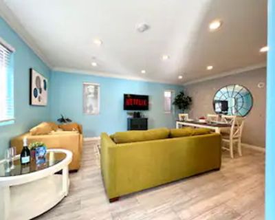 Stylish Hollywood Townhouse Ideal Location