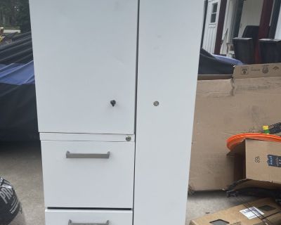 FS Safeco locking metal cabinet