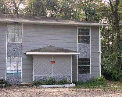 2 Bedroom 1.5BA 1000 ft Apartment For Rent in Covington, LA