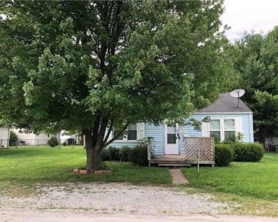 2 Bedroom 1BA 1056 ft Pet-Friendly Apartment For Rent in Noblesville, IN