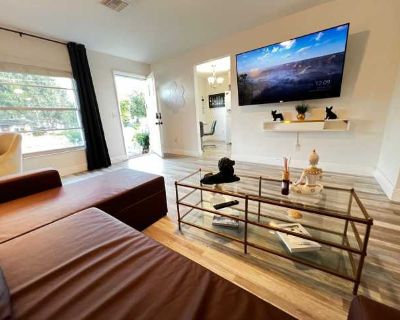 3 Bedroom 1.5BA 1483 ft Furnished Pet-Friendly Apartment For Rent in Orange County, FL