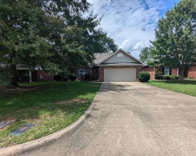 3 Bedroom 2BA 1762 ft House For Rent in Dothan, AL