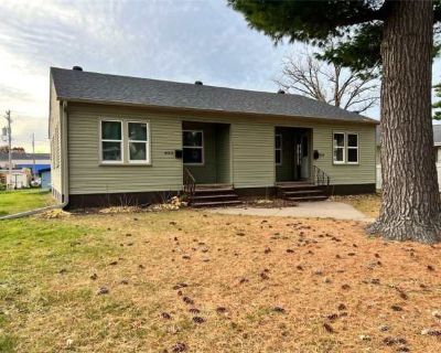 2 Bedroom 1BA 950 ft Apartment For Rent in Rice Lake, WI