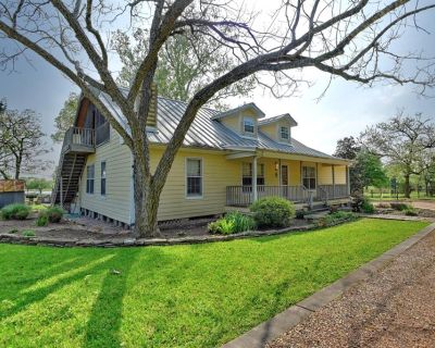 3 Bedroom 3BA 2798 ft² Furnished Home For Rent in New Ulm, TX