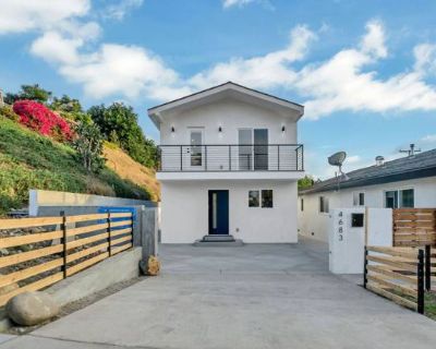 3 Bedroom 3.5BA 1200 ft Pet-Friendly Apartment For Rent in San Diego, CA