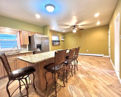 2 Bedroom 1BA 875 ft Condo For Rent in Bayonne, NJ