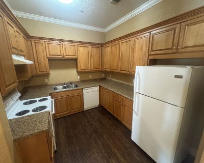 2 Bedroom 2BA 1300 ft Apartment For Rent in Pensacola, FL