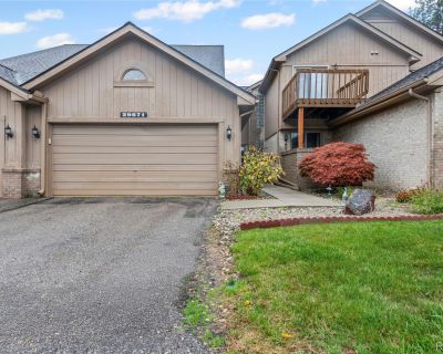 2 Bedroom 2BA 2839 ft Condo For Sale in Farmington, MI