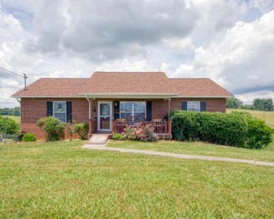 3 Bedroom 2BA 1288 ft Single Family Home For Sale in DANDRIDGE, TN
