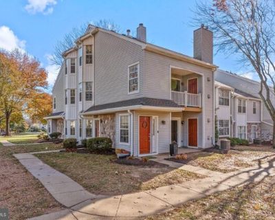 Hopkins Ct, Holland, Condo For Rent