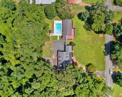 4 Bedroom 3BA 3397 ft Single Family House For Sale in Thomaston, GA