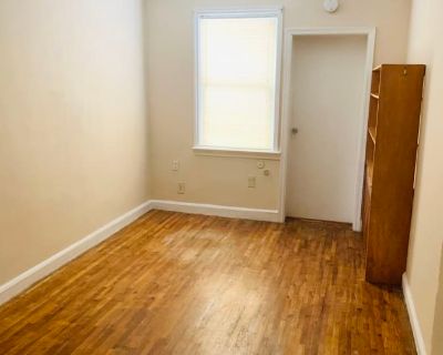 Private room with shared bathroom in a House with 2 roomies, Bronx, NY 10469