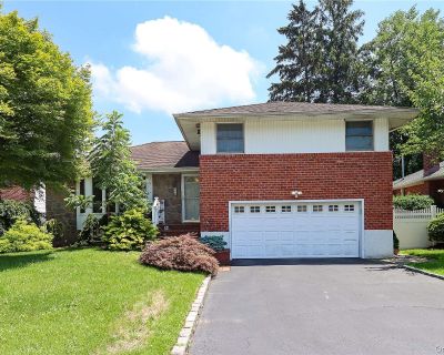 3 Bedroom 2BA 2500 ft Apartment For Rent in Syosset, NY