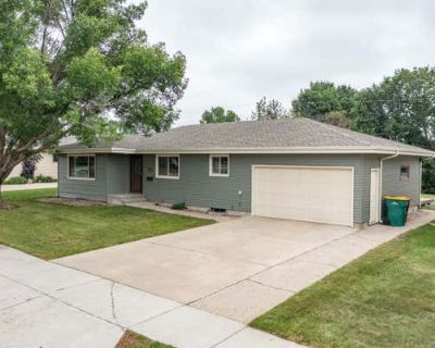 4 Bedroom 2BA 2430 ft Single Family Home For Sale in BISMARCK, ND