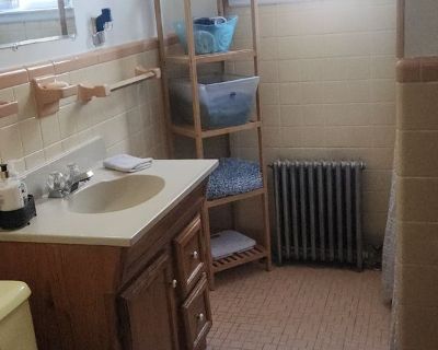 Lynda (Has an Apartment). Room in the 2 Bedroom 1BA Apartment For Rent in West Haven, CT