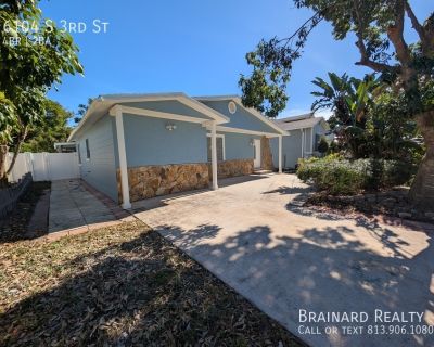 4 Bedroom 2BA 1688 ft Pet-Friendly Single-family home For Rent in Tampa, FL