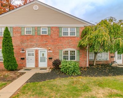 3 Bedroom 1BA 1200 ft Condo For Sale in Willowick, OH