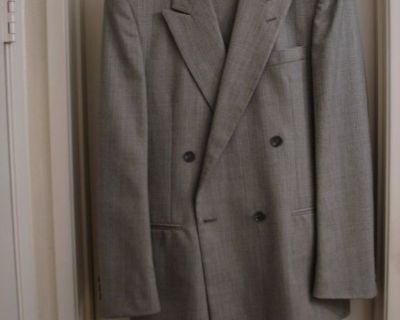 MEN'S SHARP DOUBLED BREASTED GRAY SUIT ~ LIKE NEW 42R !