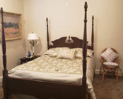 Total rooms: 2. Deposit: $500.00 * Utilities included?: Yes * Fees apply?: No. References are not required. Females preferred. Non-smoking. Not for couples. Furnishings: Furnished * Parking: Yes * Garage: Yes * Yard/patio: No * Balcony/roof terrace: Yes * Disabled access: No * Living room: shared * Broadband included: Yes. Availability Available Now Minimum term 1 month Maximum term None Short ...