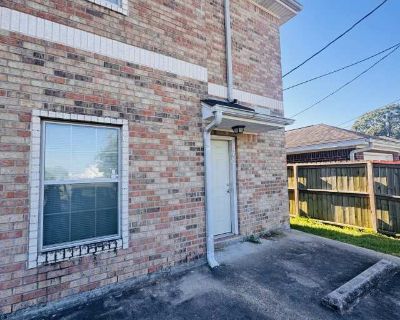 2 Bedroom 1.5BA 1100 ft Apartment For Rent in Nederland, TX