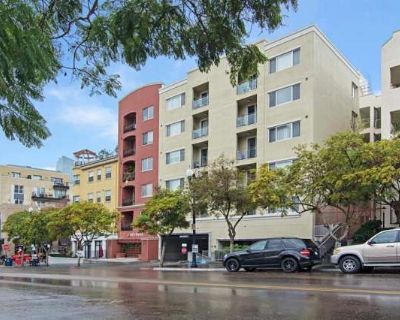 1 Bedroom 1.5BA 871 ft Apartment For Rent in San Diego, CA