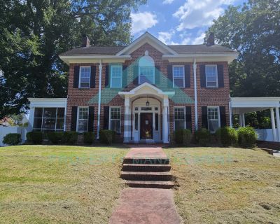 521 Park Pl. Perfectly located and move-in ready, this charming home is a great opportunity for anyone looking for comfort and functionality. With essential appliances included and a reliable HVAC system, this property is ideal for daily living. Don t miss the chance to make this home yours! Property Highlights: - Stove, fridge, and dishwasher included - Washer and dryer hook-ups (washer and dr...