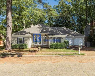 4 Bedroom 2.5BA 2700 ft Pet-Friendly Apartment For Rent in Jackson, MS