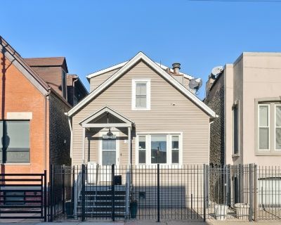 3 Bedroom 3BA Furnished Single Family Home For Rent in Chicago, IL