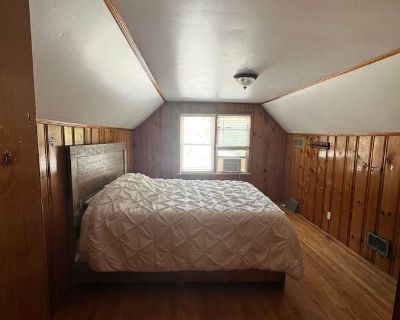 Available on: november 1. Furnished. Pet friendly. Parking available * Internet included * Cat friendly * Students welcome Sabreena will require background checks for this room Learn more. Private furnished bungalow $850/month Furnished bedroom in main house $750/month Shared bathroom, kitchen, laundry, living room, and workout equipment. Perfect for students or working professionals. Cats live...