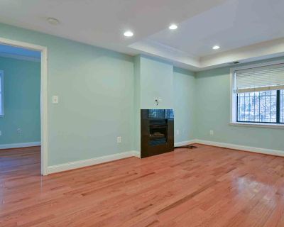 2 Bedroom 1BA 851 ft Pet-Friendly Condo For Rent in Washington, DC