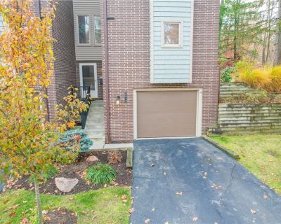 3 Bedroom 2BA 1742 ft Condo For Sale in Brecksville, OH
